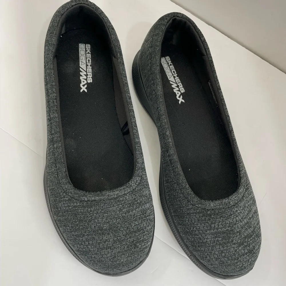 Skechers Women's Gray Flats - Picture 2 of 5